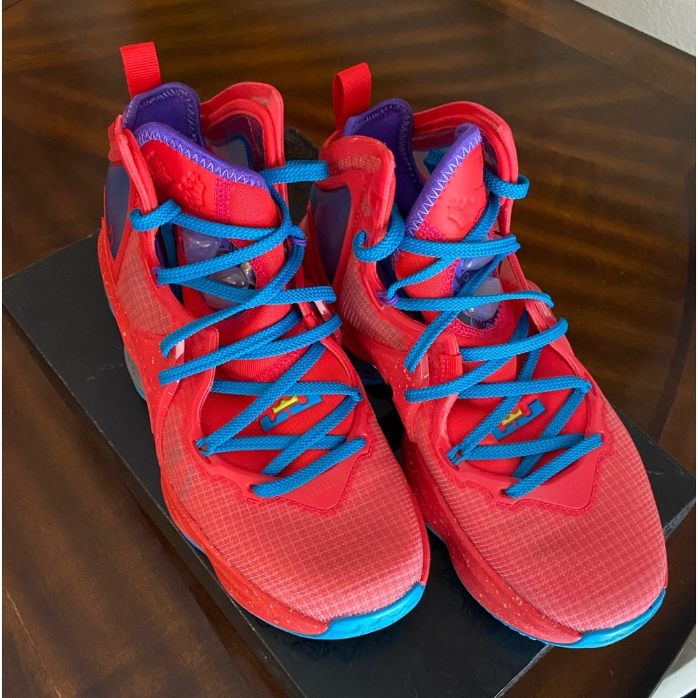 NIKE LEBRON XIX